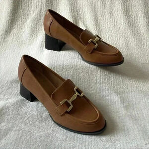 NEW Adrienne Vittadini Tan Camel Colored Sabre Bit Loafer Pump Size 8